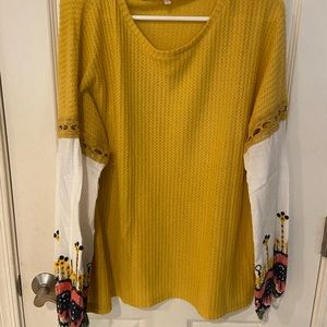 Such a cute Spring blouse with cutest sleeves ever!